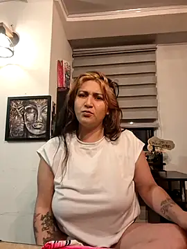 Snapshot of Magenta_Moon chatting on 01/13/26, 02:50 Magenta Moon online show from 01/13/26, 02:50