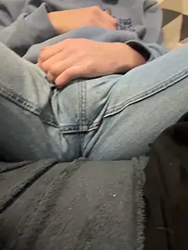 Snapshot of kiki_titanfr chatting on 12/05/25, 05:27 kiki titanfr online show from 12/05/25, 05:27