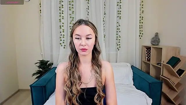 LunaCurly  online show from 12/17/25, 11:49