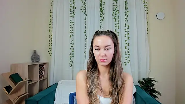 LunaCurly  online show from 12/18/25, 11:05