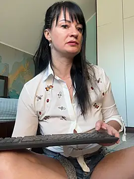 CherryCherry03 online show from 03/10/26, 09:14