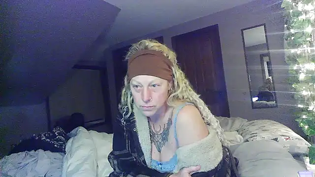 Outdoorchicjj online show from 01/13/26, 08:19