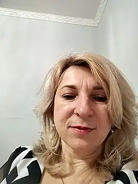 Snapshot of AhlyssaLove1155 chatting on 12/13/25, 07:53 AhlyssaLove1155 online show from 12/13/25, 07:53