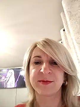 Snapshot of AhlyssaLove1155 chatting on 04/22/26, 04:52 AhlyssaLove1155 online show from 04/22/26, 04:52