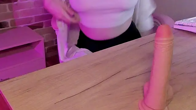 eoxu1 online show from 02/07/26, 02:59