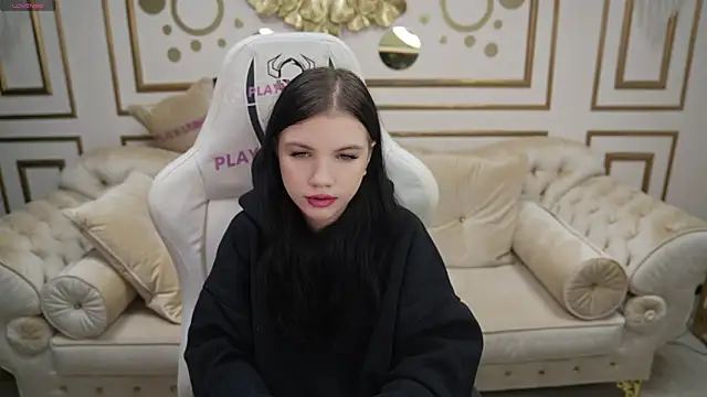 Snapshot of Hanna_nana chatting on 12/15/25, 11:14 Hanna nana online show from 12/15/25, 11:14