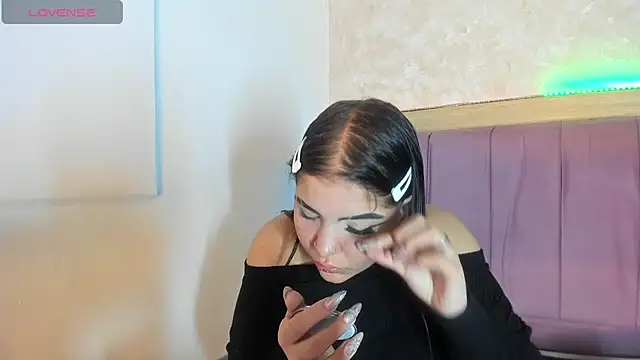 alunnaclarkcm online show from 12/15/25, 09:41