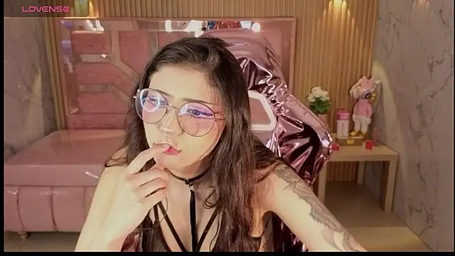 miss devil s online show from 04/11/26, 03:22