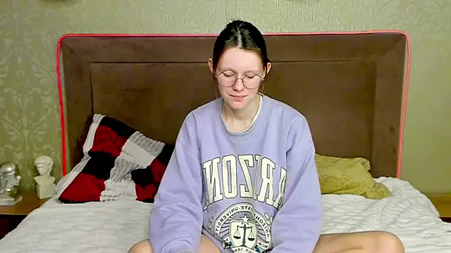 RoxyHerena online show from 01/14/26, 04:07