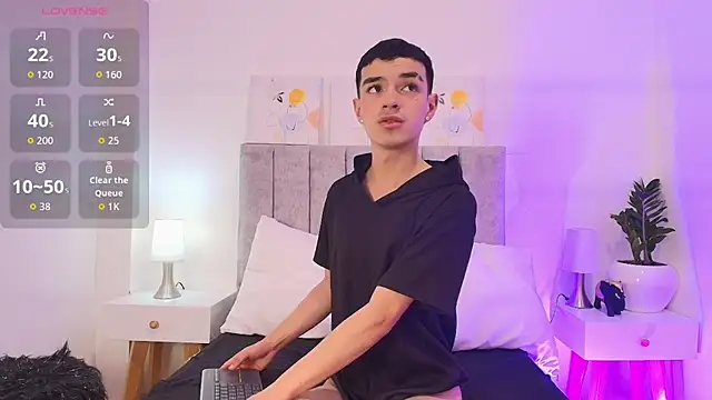 Kris Storm online show from 12/18/25, 08:04