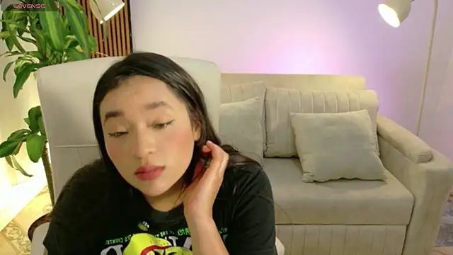 IAM  ZARA online show from 04/14/26, 09:43