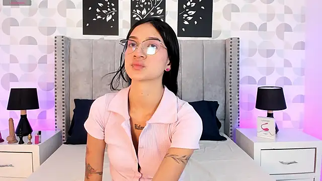 sara stonems online show from 12/18/25, 12:22