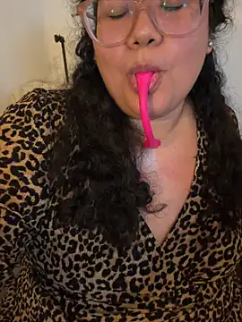 Snapshot of VanesssaMilf_ chatting on 05/06/26, 11:32 VanesssaMilf online show from 05/06/26, 11:32