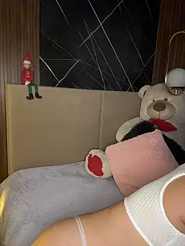 ValentinaEliot online show from 12/16/25, 01:10