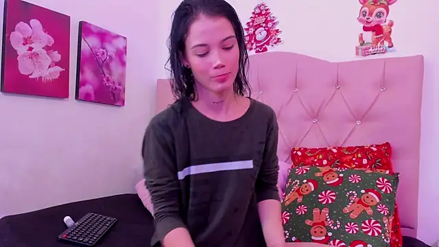 mia collin  online show from 12/22/25, 02:36