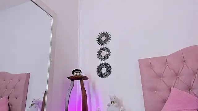 mia collin  online show from 01/14/26, 02:44