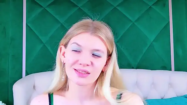 Vivien Hans online show from 04/07/26, 03:56