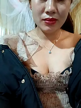 Snapshot of mayni012314 chatting on 12/21/25, 06:20 mayni012314 online show from 12/21/25, 06:20