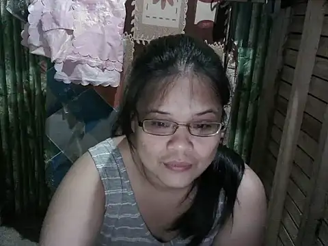 Snapshot of Hotty_babe23 chatting on 03/04/26, 10:32 Hotty babe23 online show from 03/04/26, 10:32