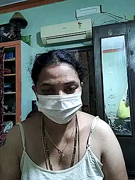 Snapshot of bhavyasri_55 chatting on 12/21/25, 11:45 bhavyasri 55 online show from 12/21/25, 11:45