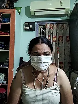 Snapshot of bhavyasri_55 chatting on 12/22/25, 11:57 bhavyasri 55 online show from 12/22/25, 11:57