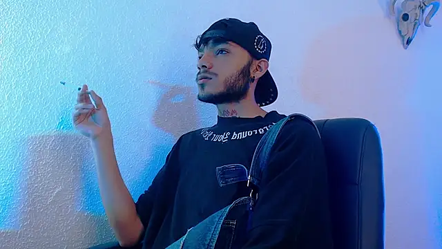 Snapshot of kingdani_hot chatting on 12/21/25, 03:02 kingdani hot online show from 12/21/25, 03:02