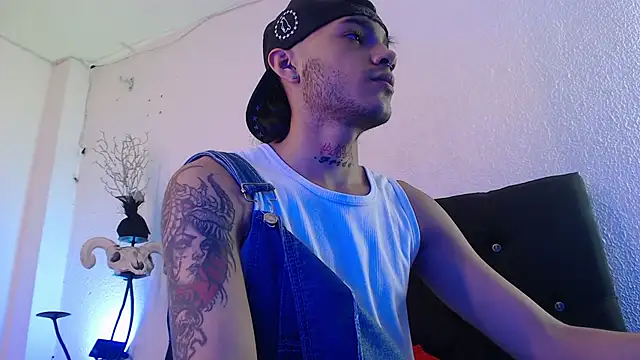 Snapshot of kingdani_hot chatting on 02/01/26, 03:05 kingdani hot online show from 02/01/26, 03:05