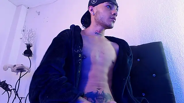 Snapshot of kingdani_hot chatting on 02/02/26, 03:05 kingdani hot online show from 02/02/26, 03:05