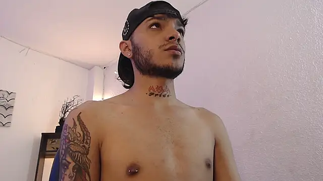 Snapshot of kingdani_hot chatting on 02/18/26, 10:44 kingdani hot online show from 02/18/26, 10:44