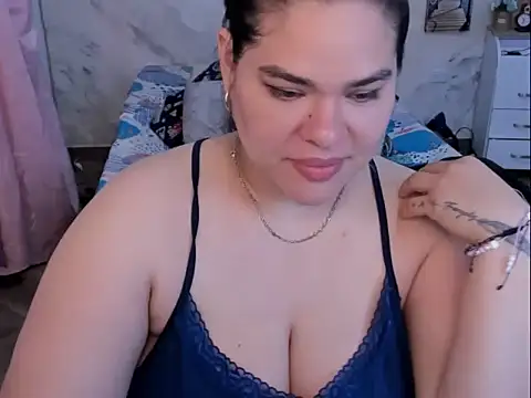 Snapshot of NinaFuentes2X chatting on 05/08/26, 04:40 NinaFuentes2X online show from 05/08/26, 04:40