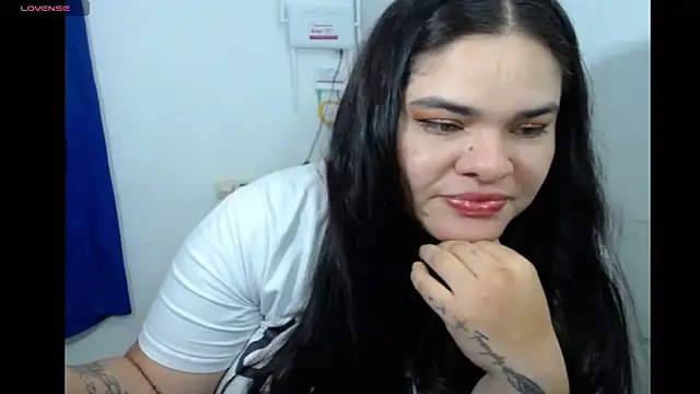 Snapshot of NinaFuentes2X chatting on 05/22/26, 04:19 NinaFuentes2X online show from 05/22/26, 04:19