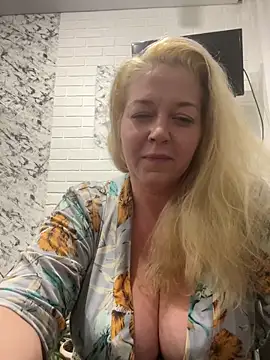 Snapshot of JenniferCarmen chatting on 12/16/25, 11:59 JenniferCarmen online show from 12/16/25, 11:59