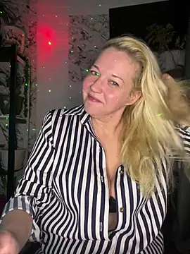 Snapshot of JenniferCarmen chatting on 01/11/26, 07:08 JenniferCarmen online show from 01/11/26, 07:08