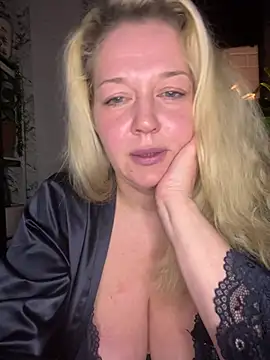 Snapshot of JenniferCarmen chatting on 02/02/26, 04:06 JenniferCarmen online show from 02/02/26, 04:06