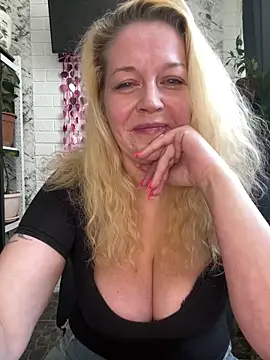 Snapshot of JenniferCarmen chatting on 02/16/26, 09:05 JenniferCarmen online show from 02/16/26, 09:05