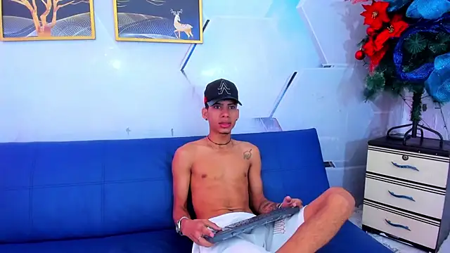 Alex jeins at online show from 12/22/25, 02:03