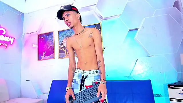 Alex jeins at online show from 01/15/26, 02:10