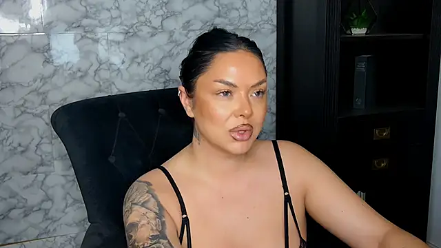 Snapshot of AngelaBabe3 chatting on 12/19/25, 08:38 AngelaBabe3 online show from 12/19/25, 08:38