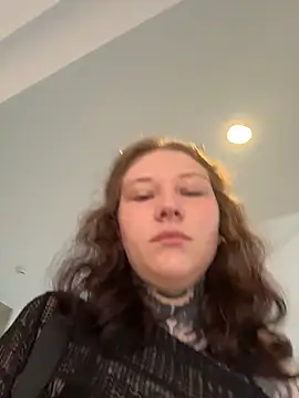 FionaMurr online show from 12/16/25, 02:05