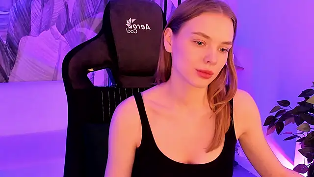 BellaHaadiid online show from 12/21/25, 02:57