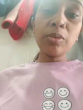 nehakapoor89 online show from 12/15/25, 08:07