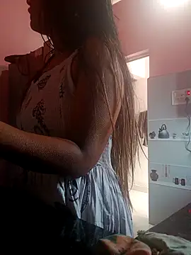 nehakapoor89 online show from 12/17/25, 09:04