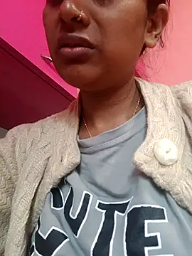 nehakapoor89 online show from 12/18/25, 09:04