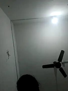 nehakapoor89 online show from 12/22/25, 05:54