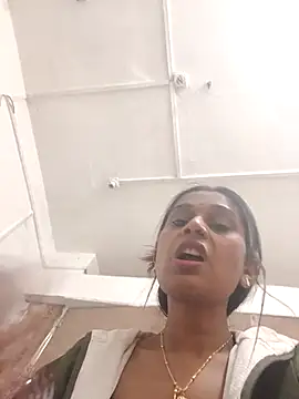 nehakapoor89 online show from 01/16/26, 09:57