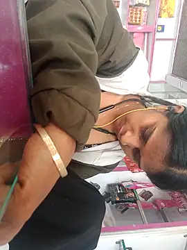 nehakapoor89 online show from 02/21/26, 06:36