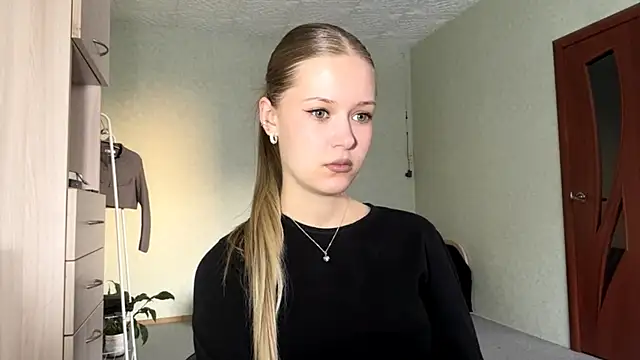 Snapshot of ZaidaSchwarten chatting on 01/15/26, 01:26 ZaidaSchwarten online show from 01/15/26, 01:26