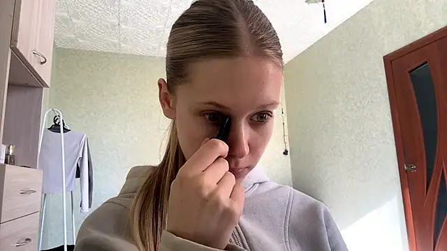 ZaidaSchwarten online show from 04/05/26, 01:30