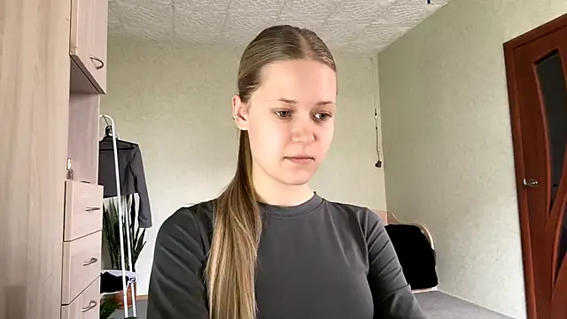 ZaidaSchwarten online show from 04/12/26, 01:16