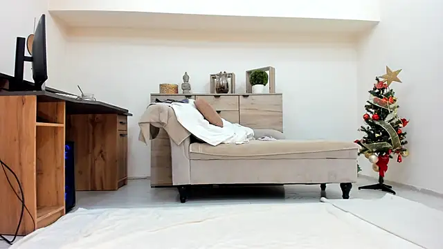 classy medea online show from 12/18/25, 01:55